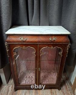 Vitrine d'appui époque Napoléon III en acajou, bronze doré et marbre blanc