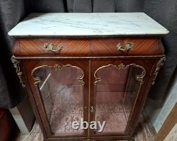 Vitrine d'appui époque Napoléon III en acajou, bronze doré et marbre blanc