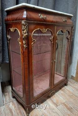 Vitrine d'appui époque Napoléon III en acajou, bronze doré et marbre blanc